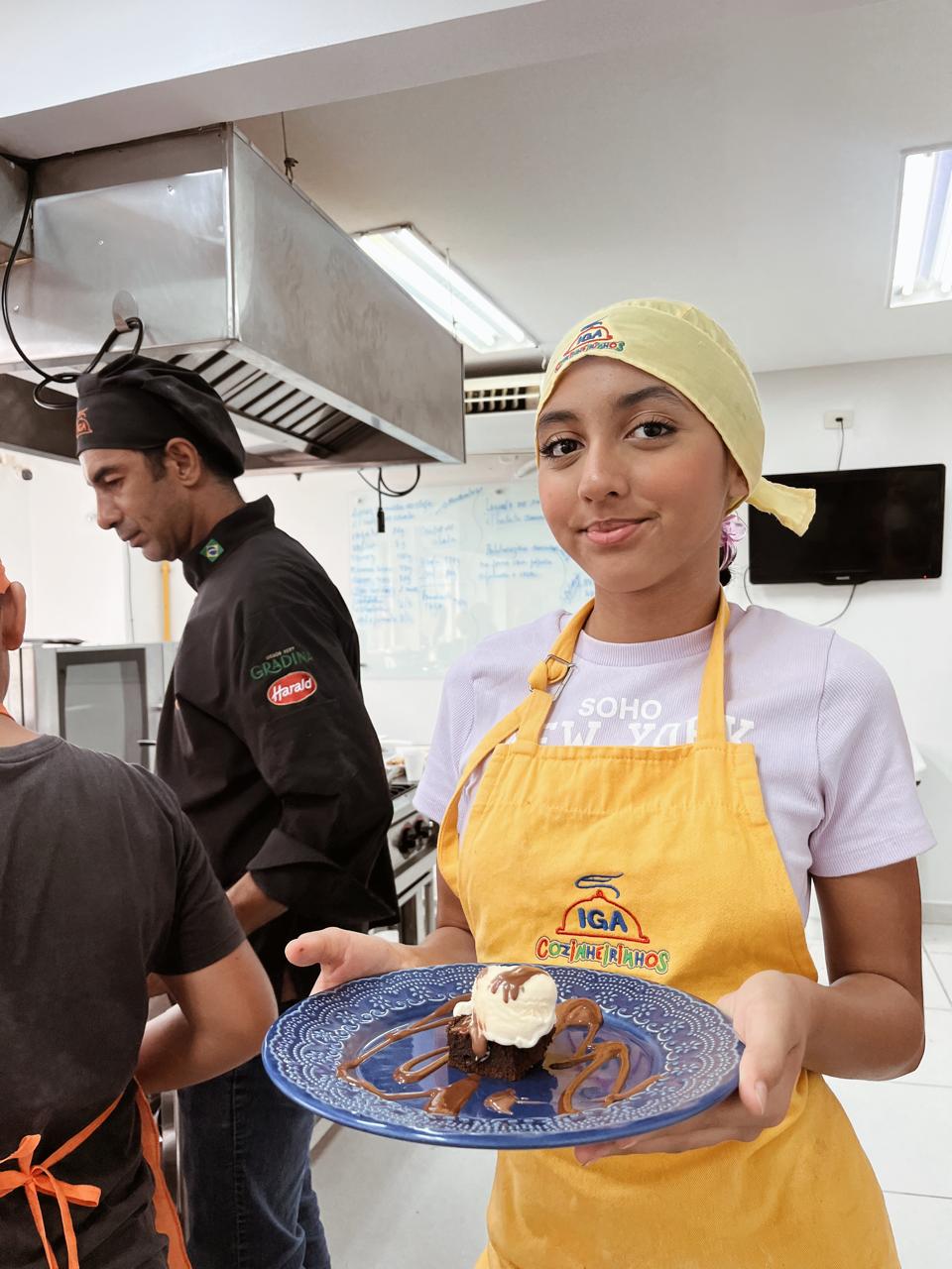 Aluno na cozinha do IGA Campo Grande