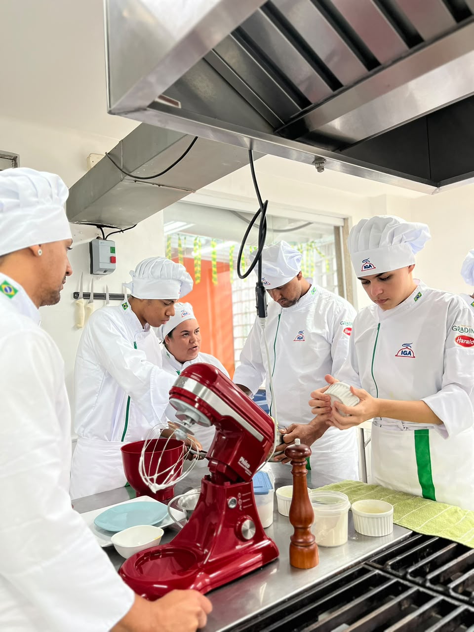 Aluno na cozinha do IGA Campo Grande